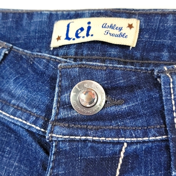 L.E.I. ♡ Dark Distressed "Ashley Trouble" Embroidered|Embellished Bling Jeans 3R - Picture 7 of 17